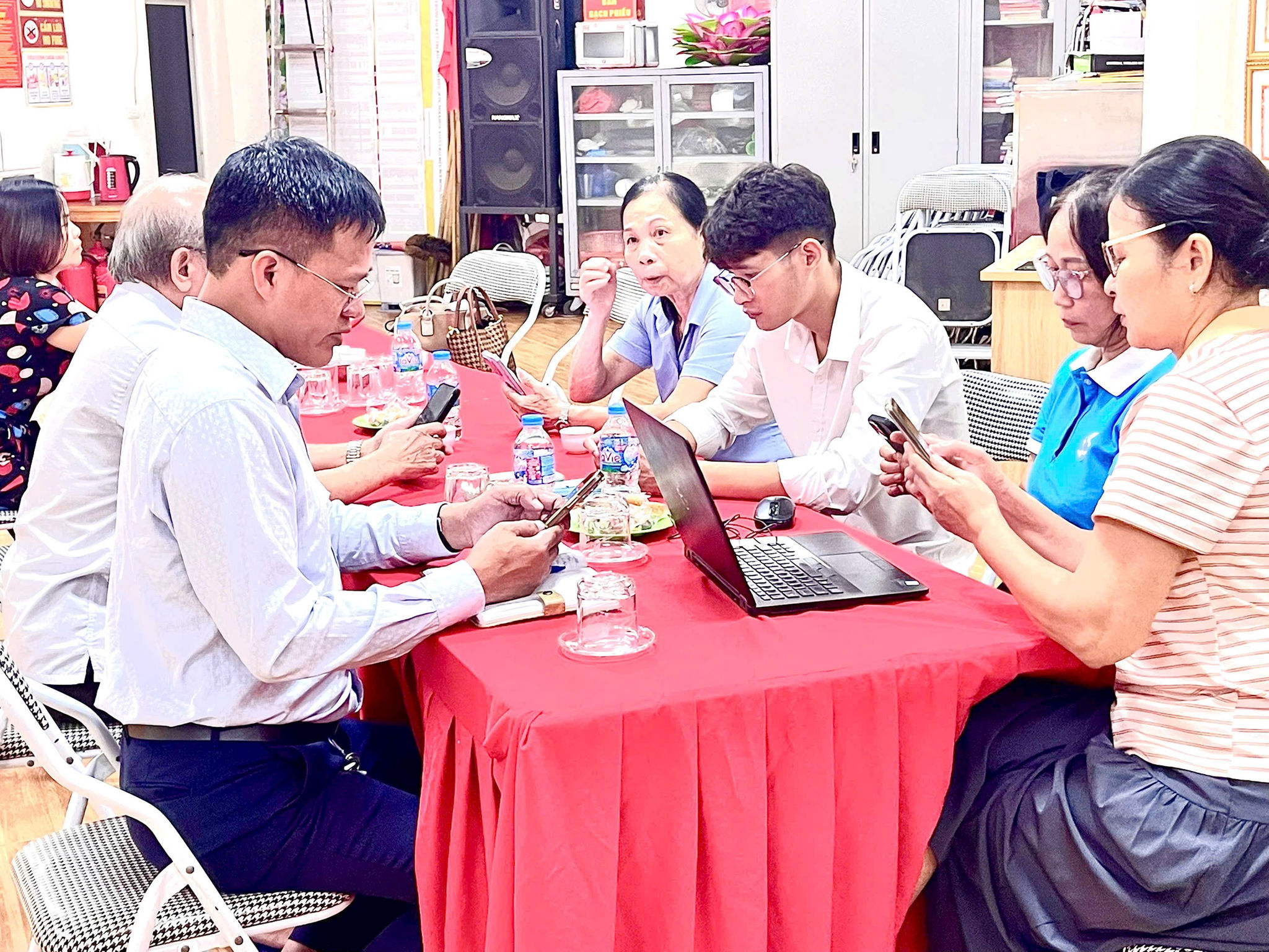 anh-sinh-hoat-chi-bo-tdp-vuc.jpg
