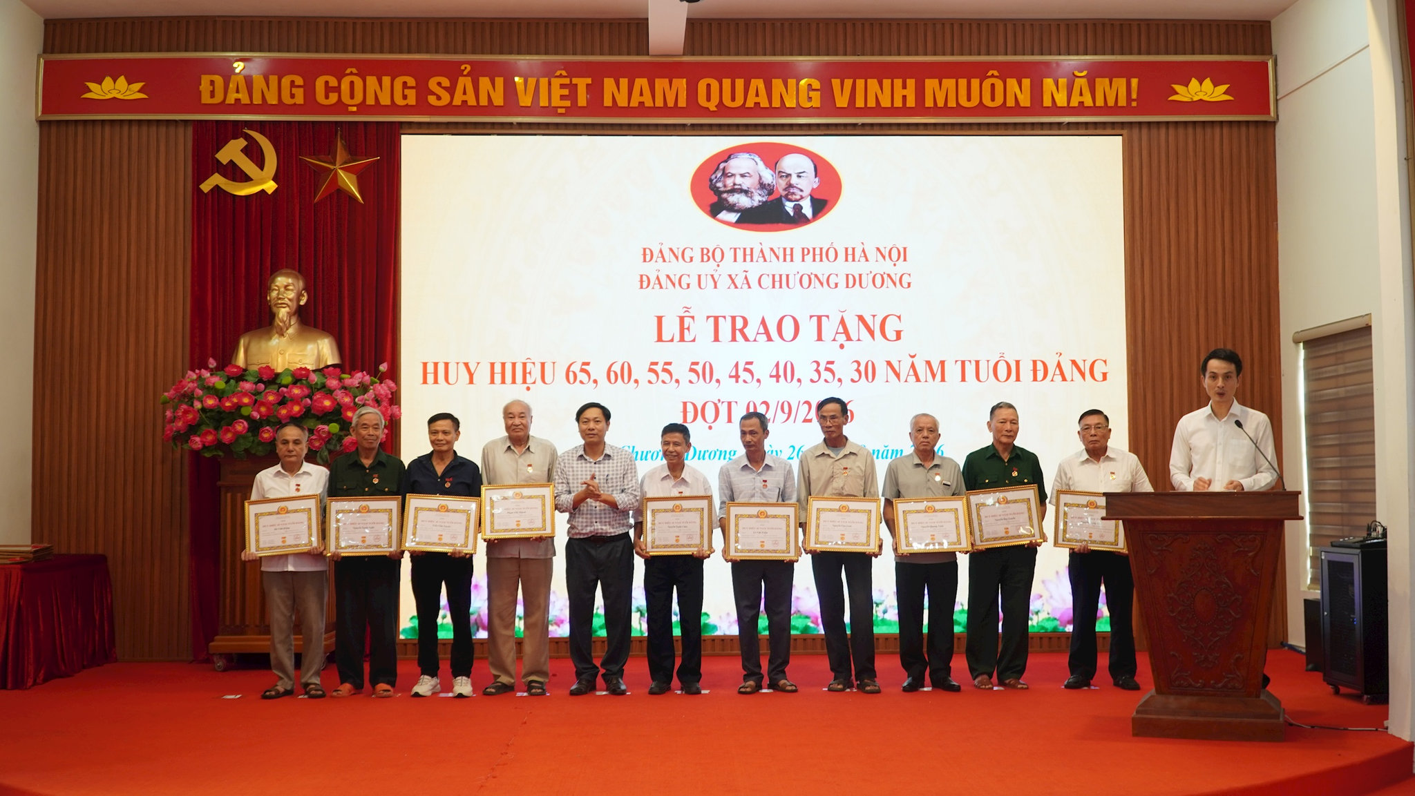 Xã Chương Dương trao Huy hiệu Đảng đợt 2-9