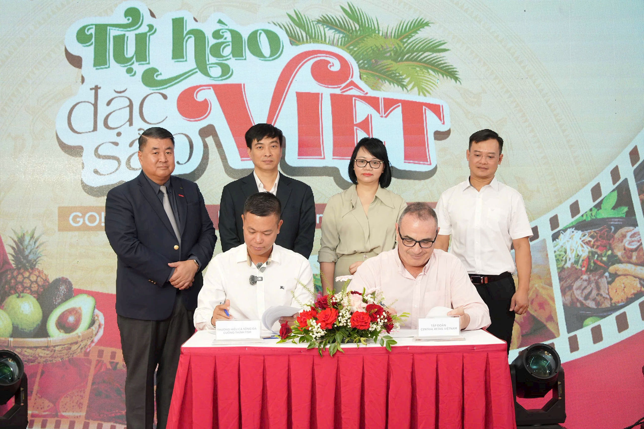 le-ki-ket-hop-tac-voi-cac-doanh-nghiep-hop-tac-xa-san-xuat-nong-san-viet.jpg