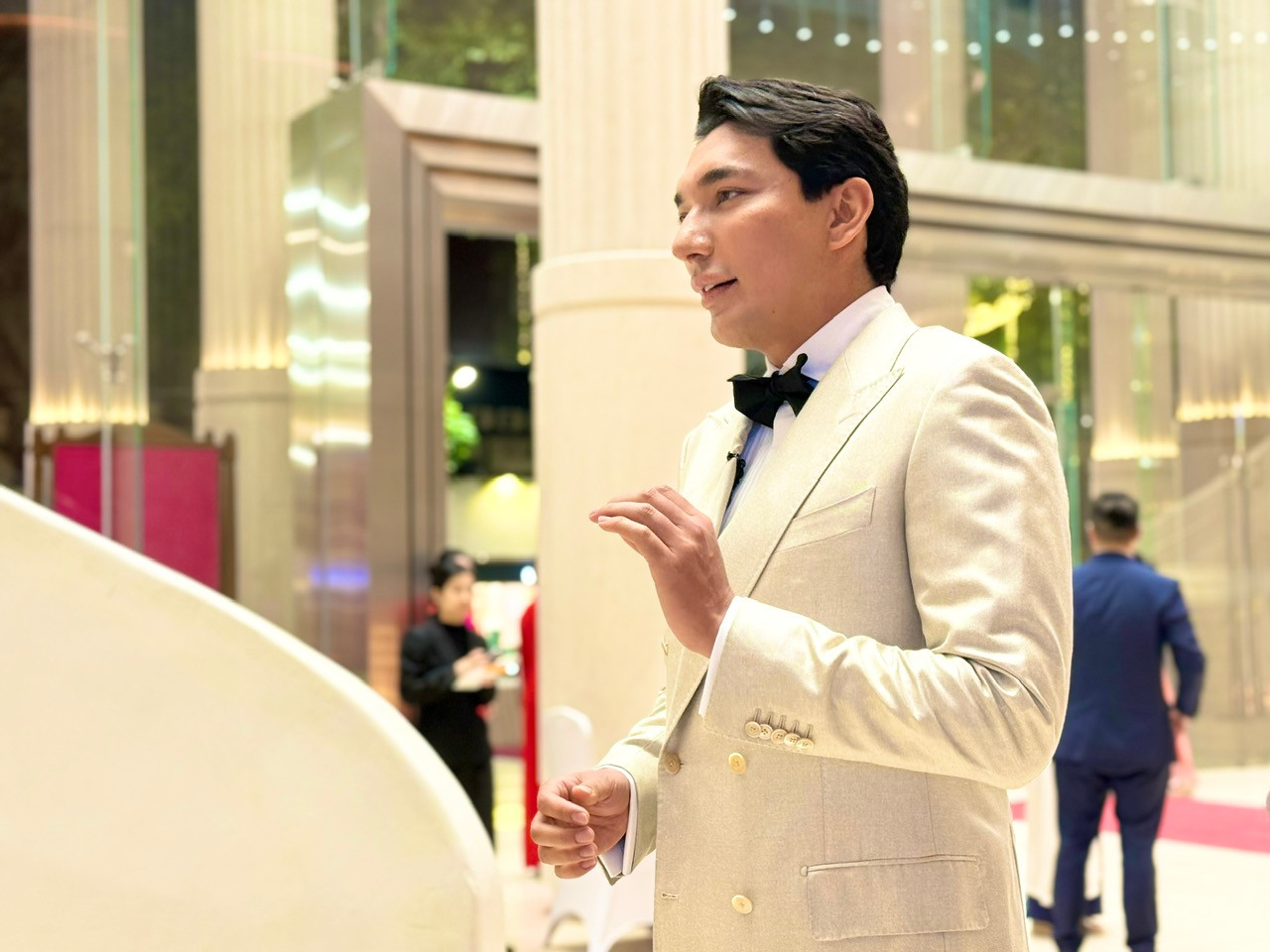 Nghệ sĩ Alisher Karimov. Ảnh: Kiều Thoan Thu 