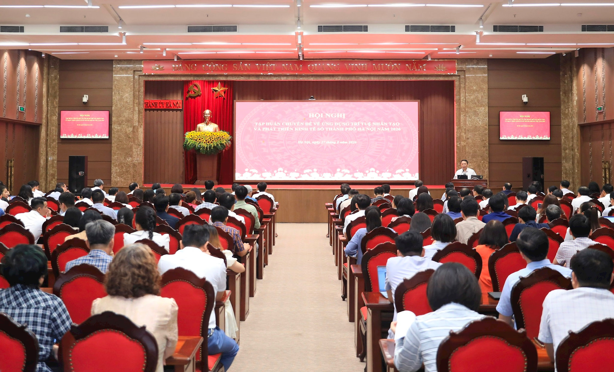 Quang cảnh hội nghị tại điểm cầu Thành uỷ Hà Nội. Ảnh: Quang Thái