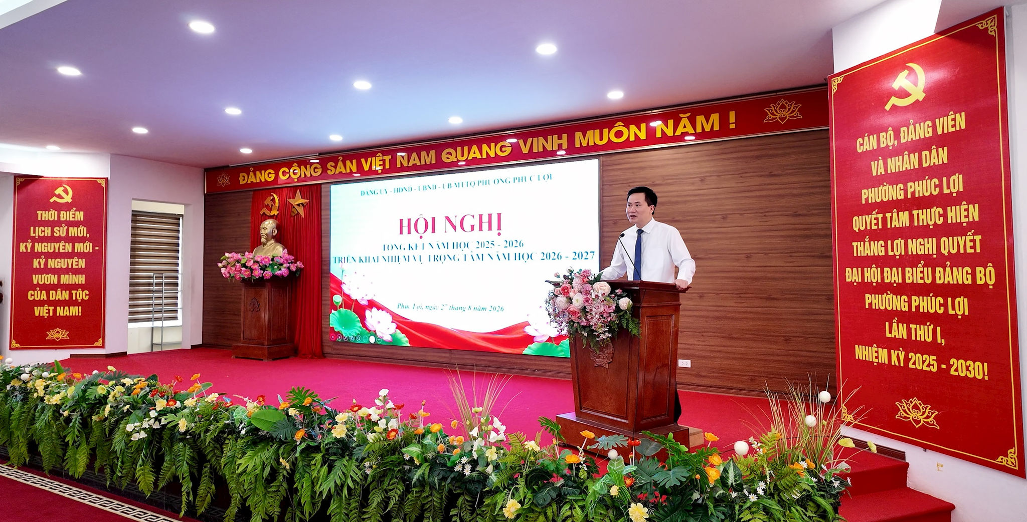 bi-thu-phat-bieu.jpg