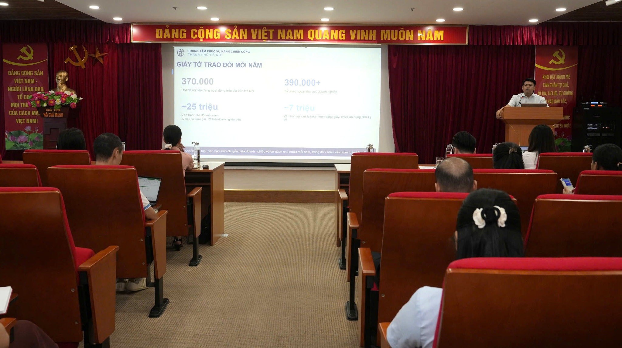 tt-phuc-vu-hanh-chinh-cong-27-8-1.jpg
