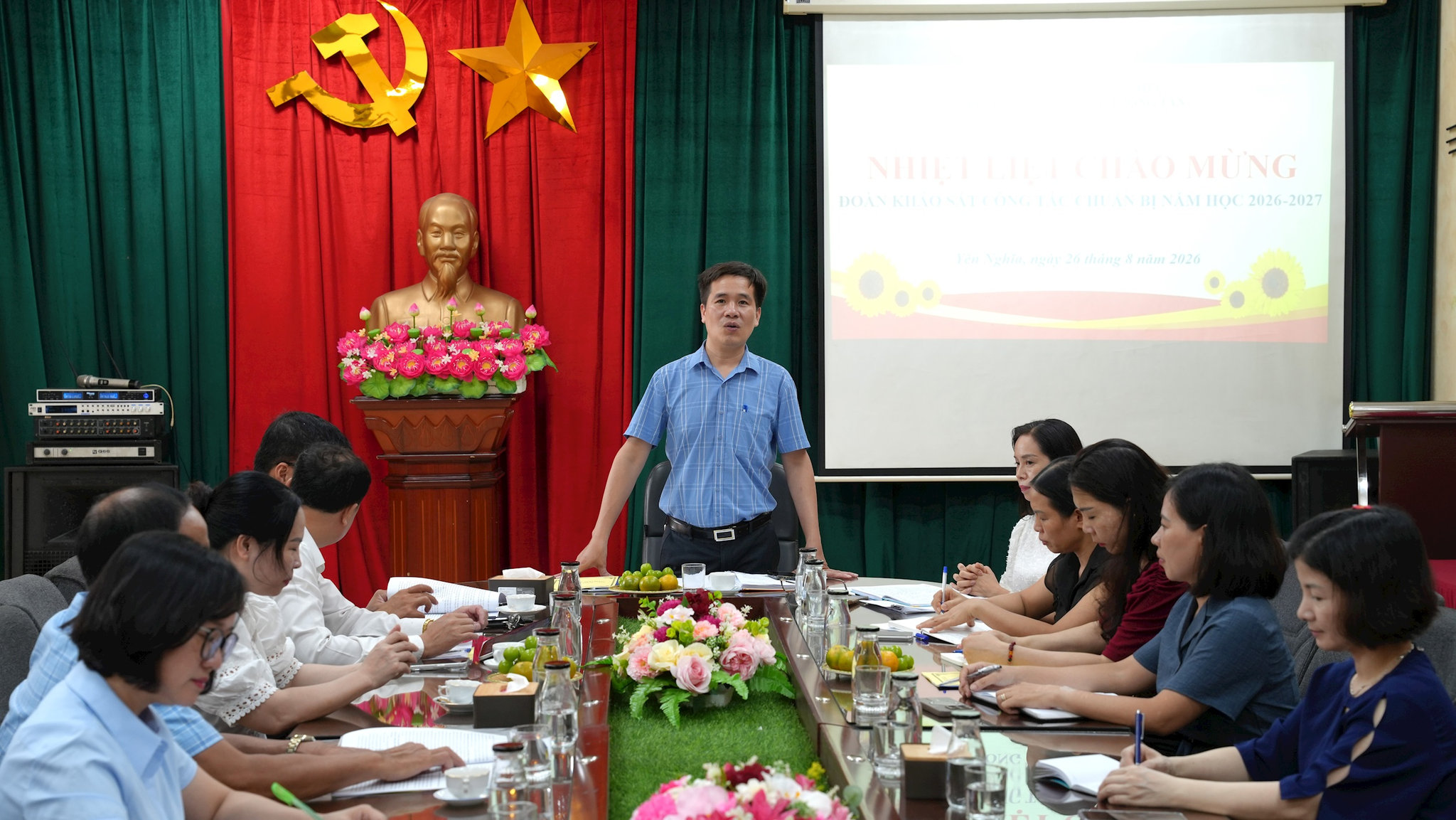 Quang cảnh buổi làm việc Đoàn khảo sát của Ban Văn hóa - Xã hội HĐND phường Yên Nghĩa với trường Tiểu học Lê Trọng Tấn. Ảnh: VT
