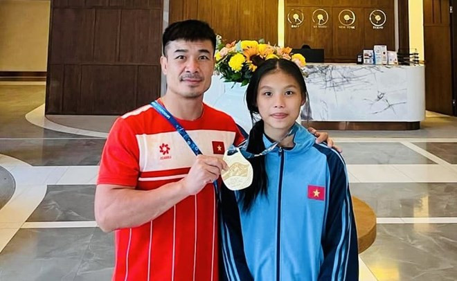 hlv-the-anh-va-lo-thi-hong.jpg