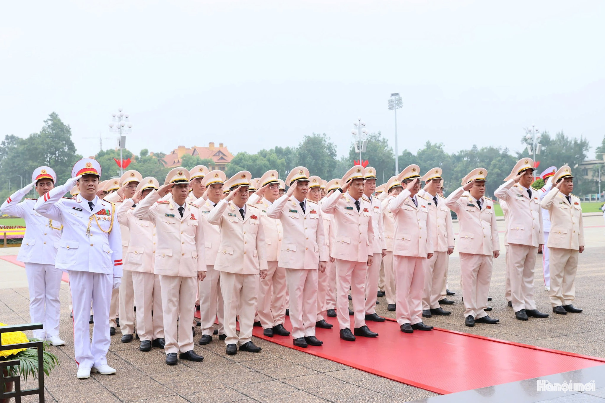 Đoàn đại biểu Đảng ủy Công an Trung ương và Bộ Công an viếng Chủ tịch Hồ Chí Minh.