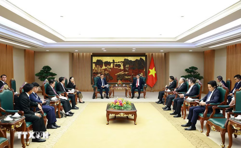 media.vietnamplus.vn-images-e5pyhtk8coraehx9mz4jzvbu8x8j_gwfif1f68c9us6sxshm6fj9nlfsh1ph3yo-fgzk-aiioluuyxhsh_xldm0h-86_skkptrx0ufutzoc-_ttxvn-2808-thu-tuong-tiep-pho-thu-tuong-lao-3.jpg