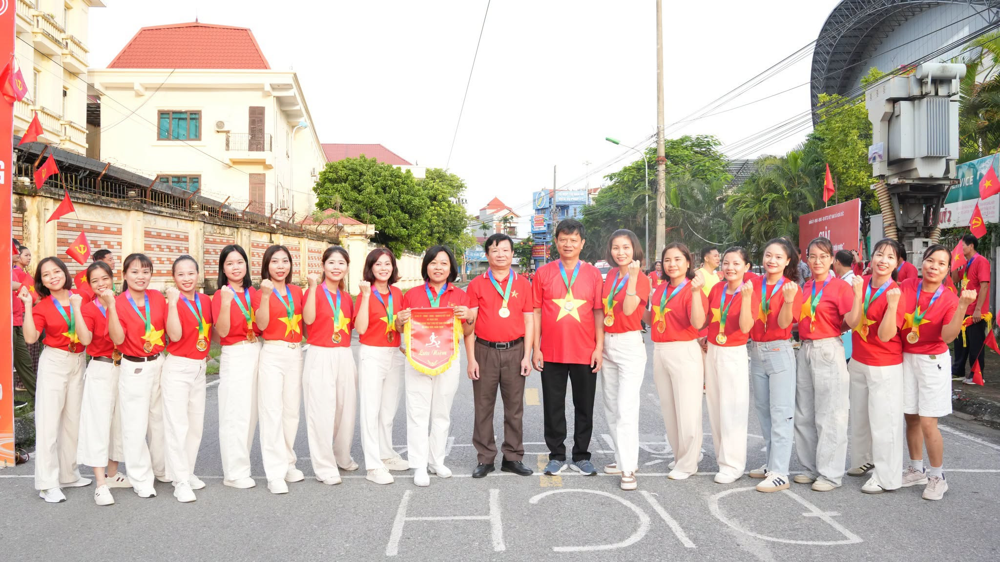 Xã Hoài Đức tổ chức giải chạy hưởng ứng sự kiện “Cùng Việt Nam tiến bước”. Ảnh: HL
