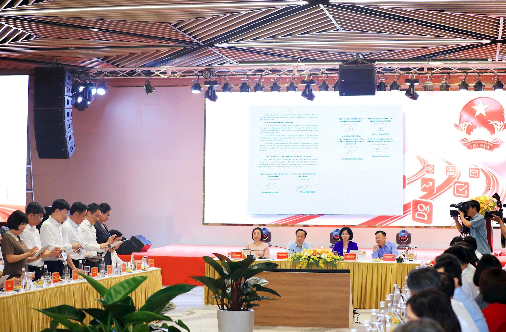 hoi-nghi-3.jpg