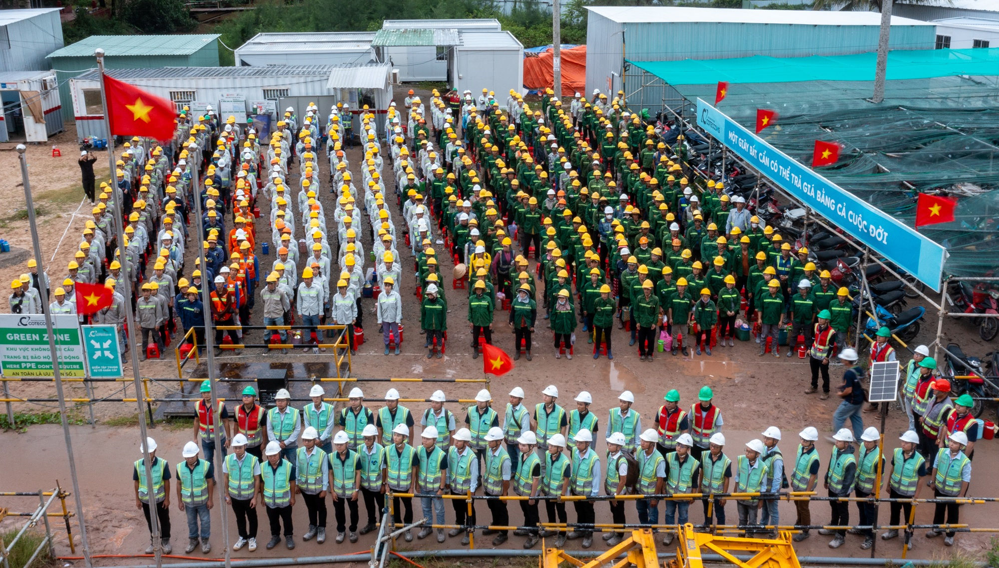 4.cong-truong-apec.jpg
