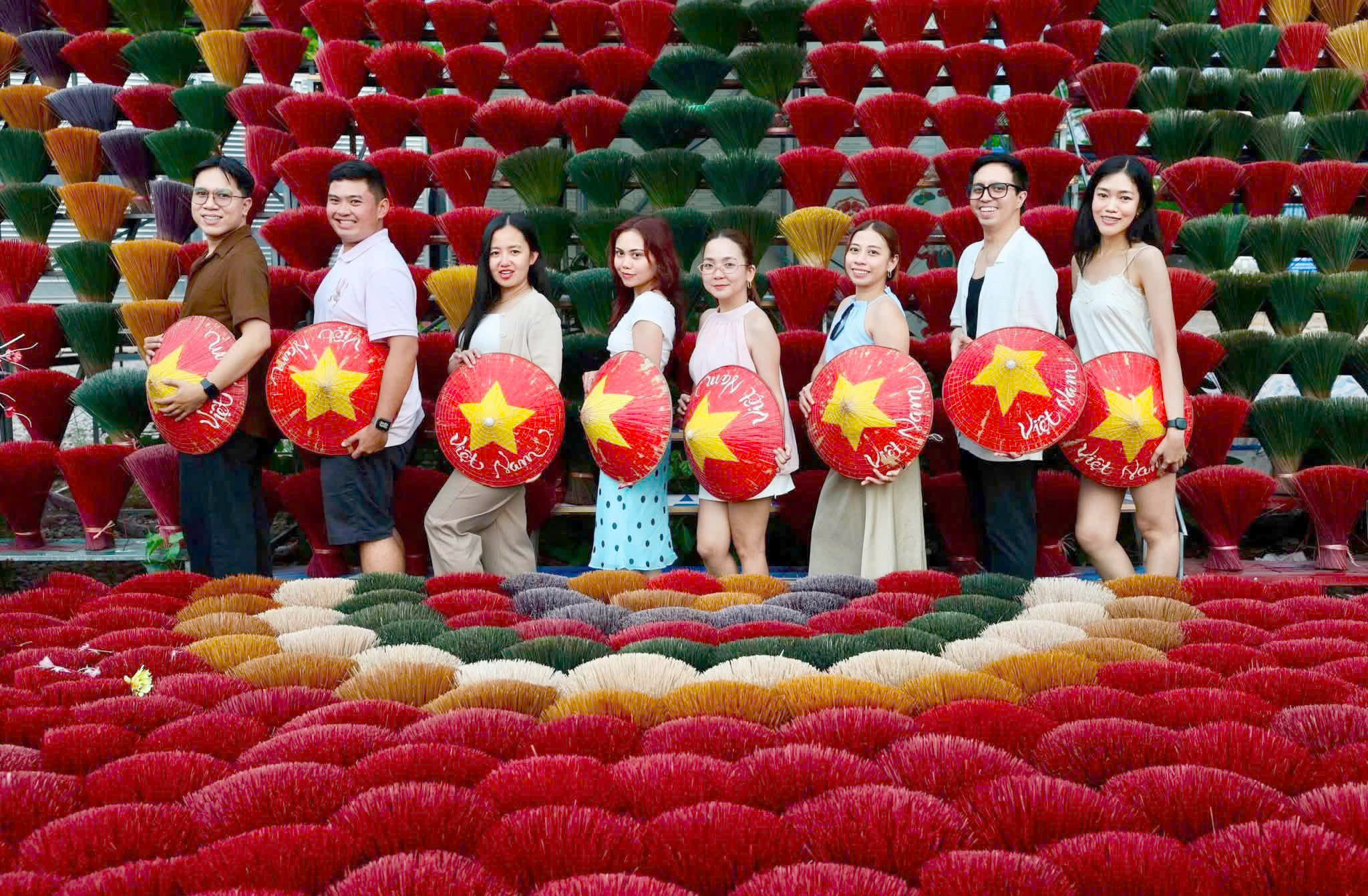 lang-lam-huong-quang-phu-cau-xa-ung-thien-thu-hut-du-khach-tham-quan-trai-nghiem.-anh-van-hoa.jpg