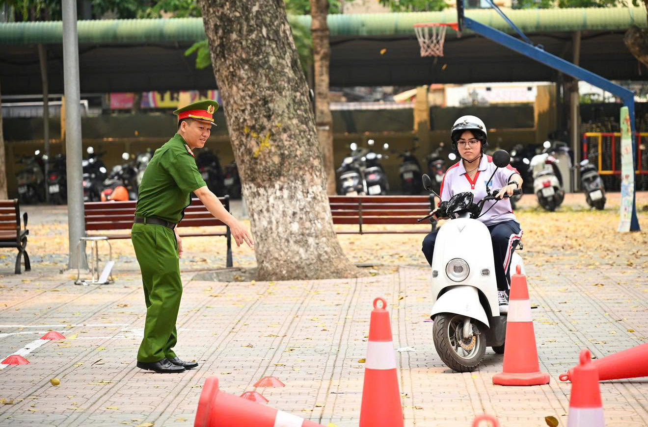 hoc-sinh-can-duoc-trang-bi-kien-thuc-va-ky-nang-tham-gia-giao-thong-an-toan-dung-phap-luat.-anh-fanpage-bo-cong-an.jpg