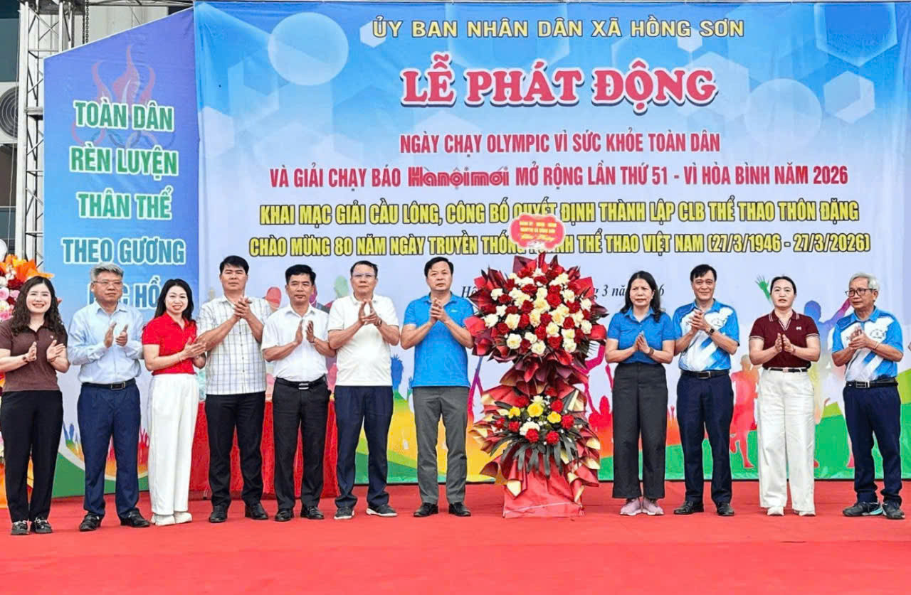 Giải chạy BHànộimới mở rộng- Vì hòa bình luôn nhận được sự quan tâm của lãnh đạo xã, các đoàn thể trên địa bàn. Ảnh: Xã Hồng Sơn