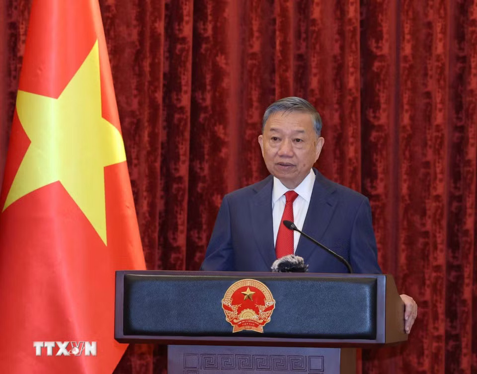 ny-gfkhnms-_ttxvn-tong-bi-thu-chu-tich-nuoc-trao-quyet-dinh-thang-quan-ham-thuong-tuong-cho-dong-chi-le-quang-dao-7.jpg