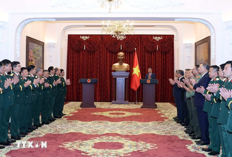 ny-gfkhnms-_ttxvn-tong-bi-thu-chu-tich-nuoc-trao-quyet-dinh-thang-quan-ham-thuong-tuong-cho-dong-chi-le-quang-dao-8.jpg