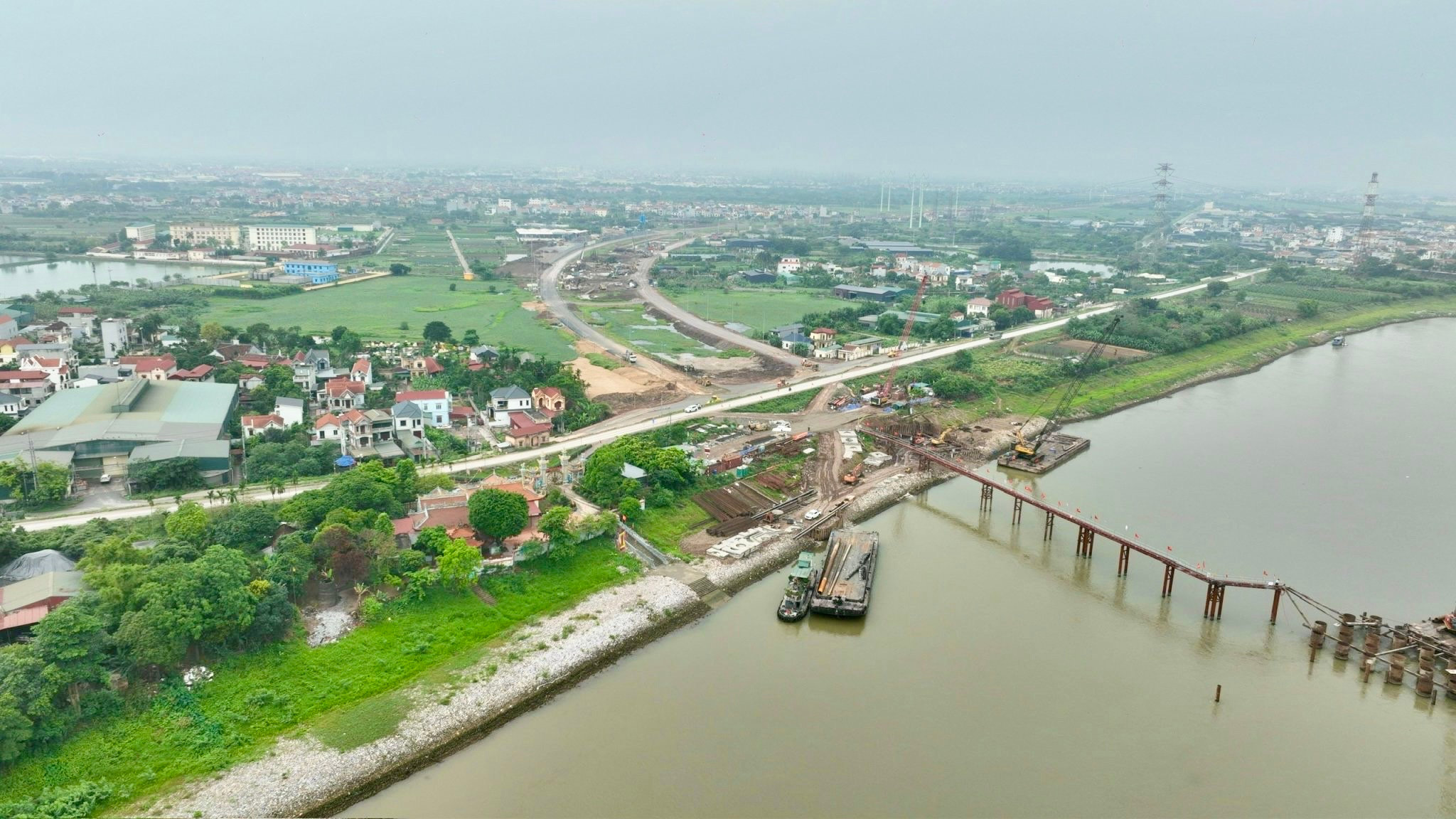 Hà Nội lấy ý kiến nhân dân về Điều chỉnh tổng thể Quy hoạch phân khu đô thị sông Hồng, tỷ lệ 1/5.000 (đoạn từ cầu Hồng Hà đến cầu Mễ Sở). Ảnh Quang Thái