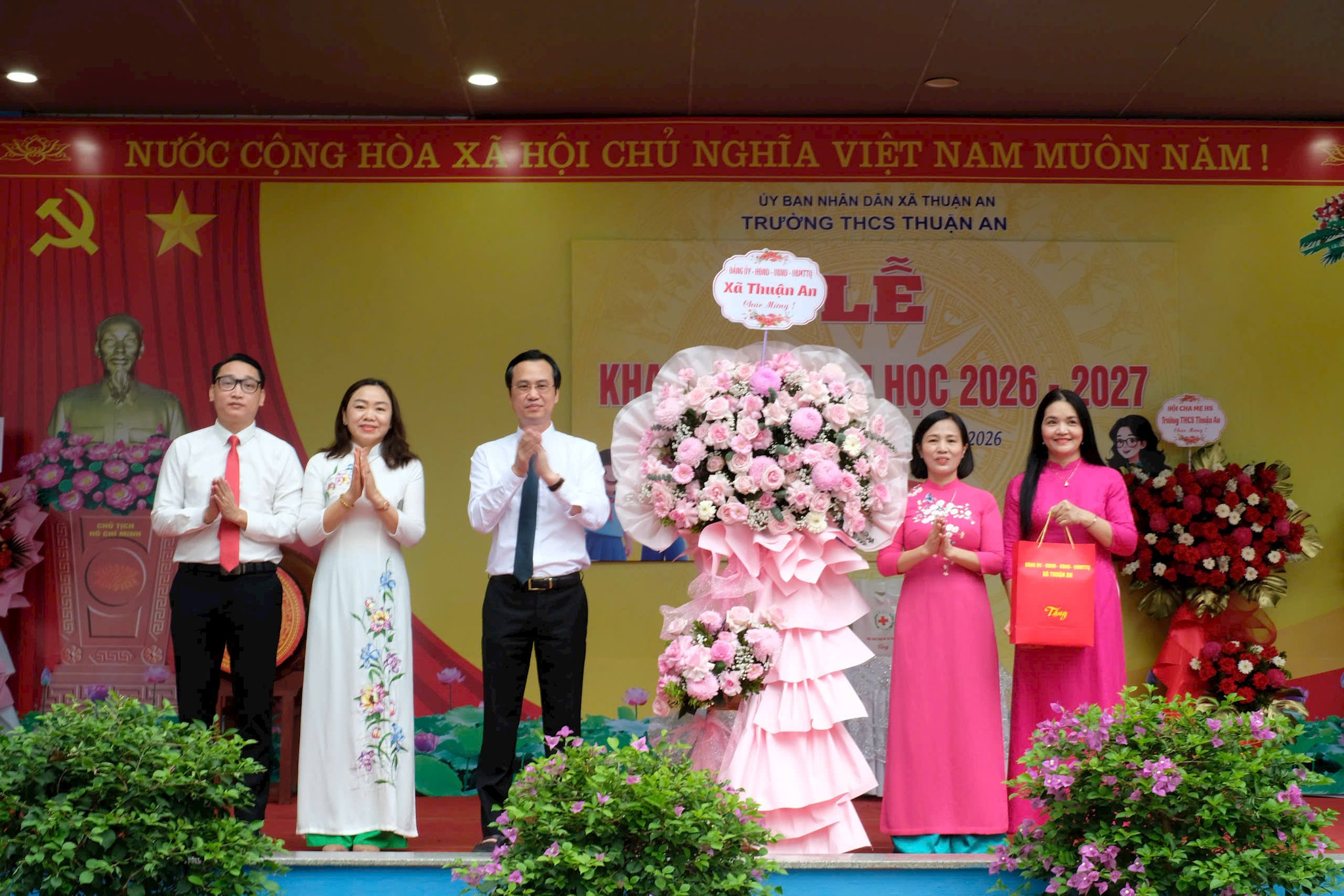 khai-giang-1.jpg