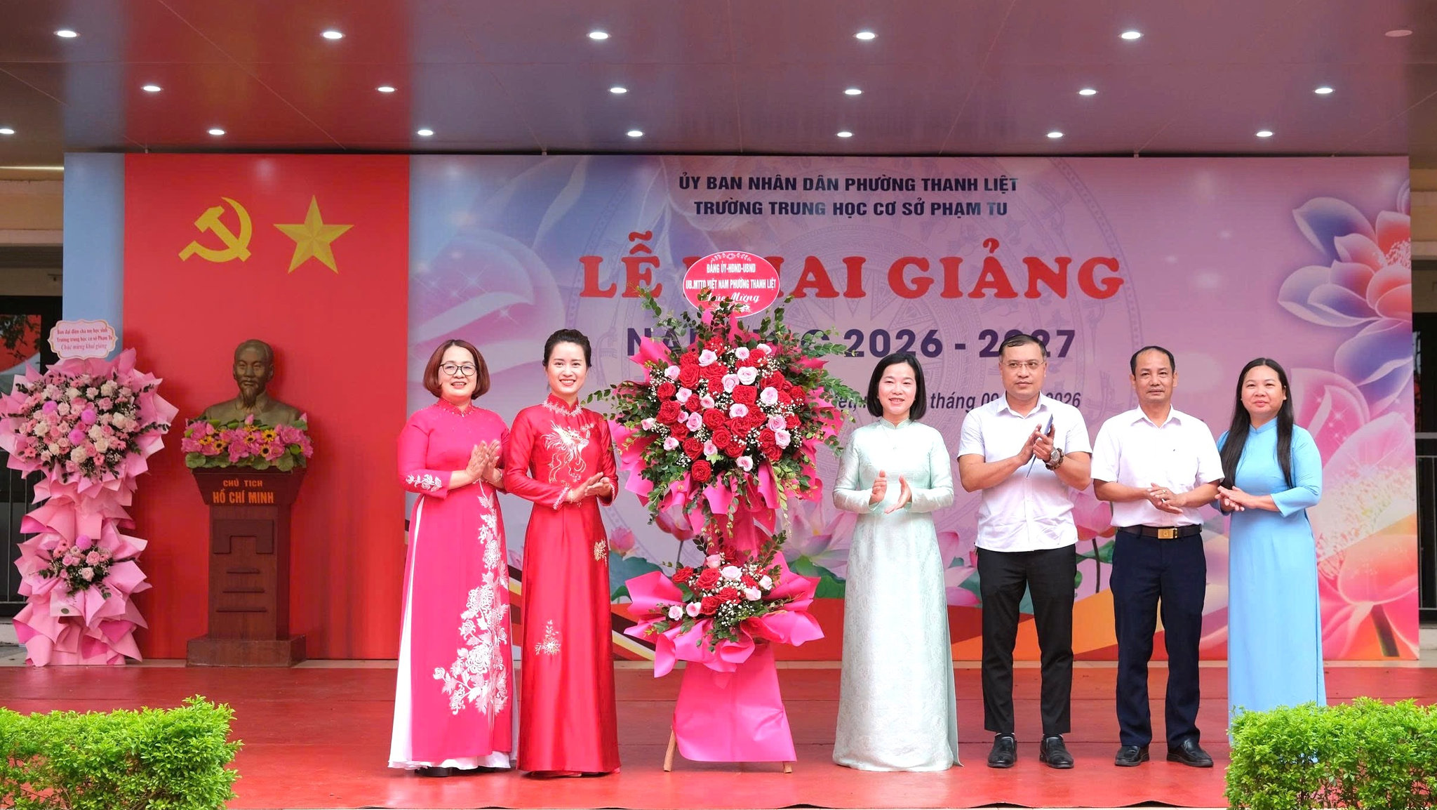 anh-1-khai-giang-truong-thcs-pham-tu.jpg