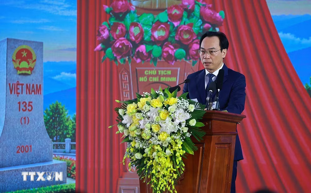 jv-_ttxvn-thu-tuong-du-le-khai-giang-nam-hoc-moi-tai-truong-pho-thong-noi-tru-lien-cap-muong-khuong-lao-cai-9003806.jpg