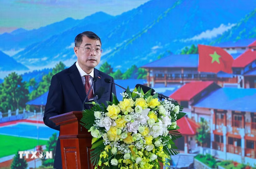 ttxvn-thu-tuong-du-le-khai-giang-nam-hoc-moi-tai-truong-pho-thong-noi-tru-lien-cap-muong-khuong-lao-cai-9004040-1.jpg