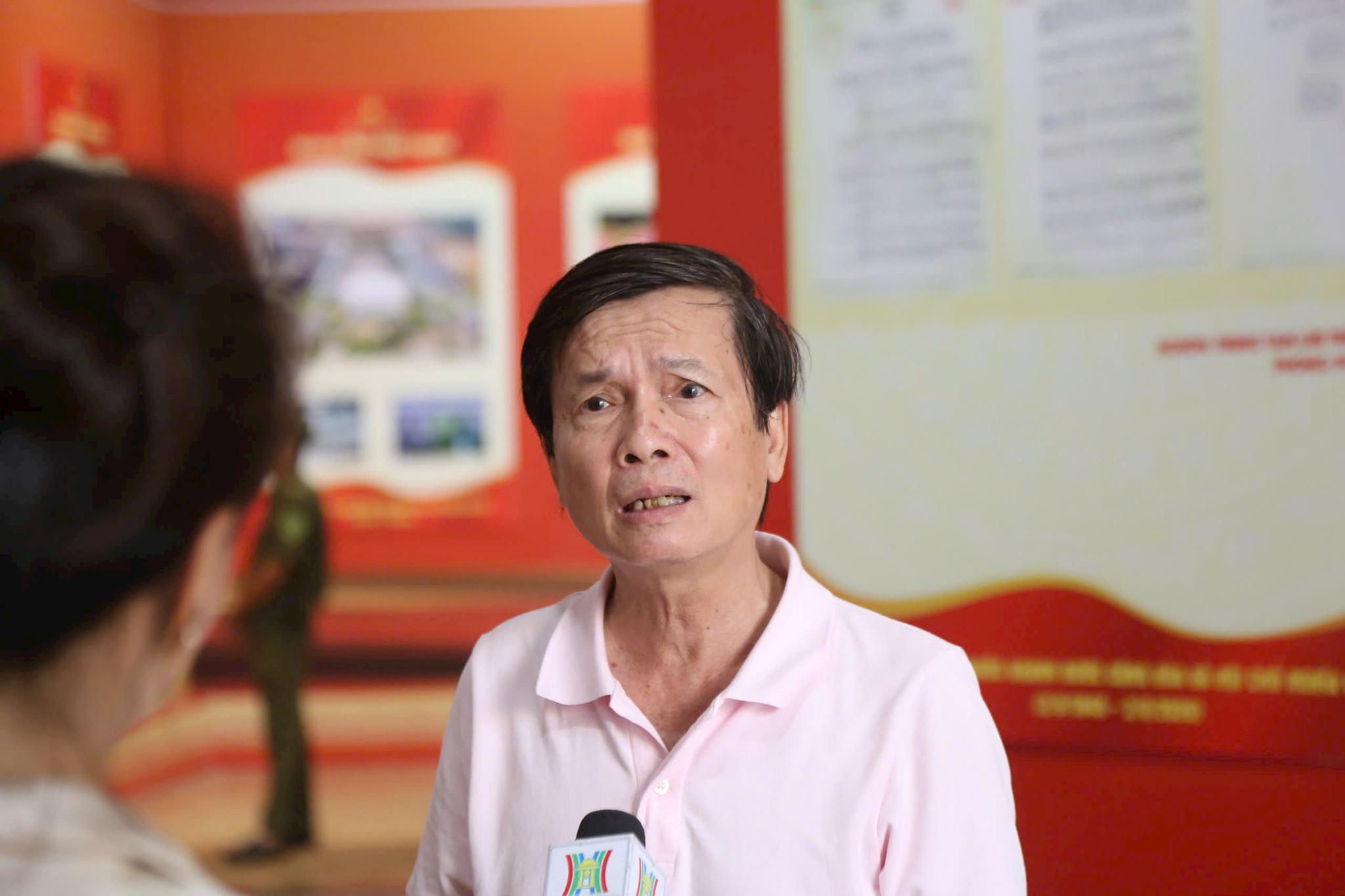 Ông Tôn Thất Dũng, Phó Bí thư Chi bộ, Trưởng ban Công tác Mặt trận tổ dân phố Bà Triệu, phường Cửa Nam chia sẻ. Ảnh: Đình Hiệp.