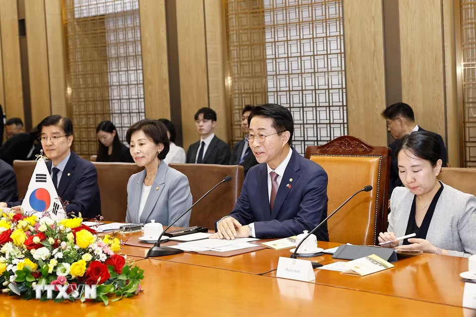 dx2nwhxc1ahzy8h4-_ttxvn-chu-tich-quoc-hoi-han-quoc-cho-jeong-sik-don-hoi-dam-voi-chu-tich-quoc-hoi-tran-thanh-man-6.jpg