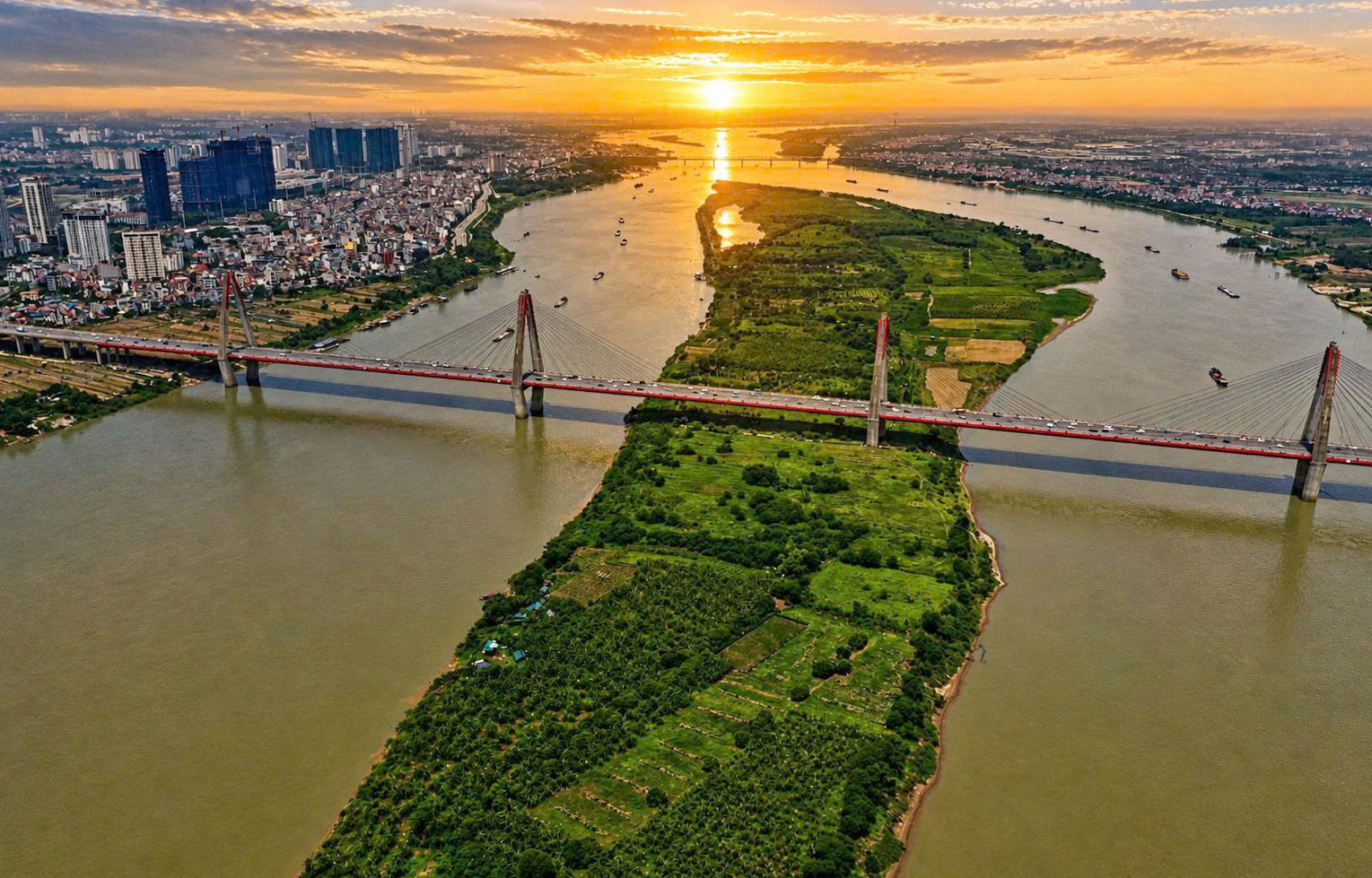 dieu-chinh-quy-hoach-phan-khu-do-thi-song-hong-se-mo-rong-khong-gian-cua-thanh-pho-ha-noi-va-gop-phan-tang-tinh-ket-noi-tao-dong-luc-phat-trien-cho-ca-vung-thu-do.-anh-pham-hung.jpg