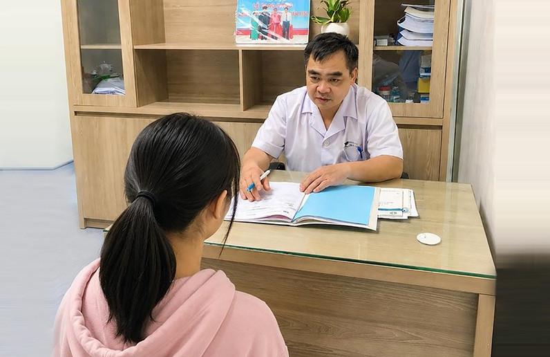 pgs.ts-ngo-anh-vinh-truong-khoa-vi-thanh-nien-trung-tam-y-hoc-phat-trien-va-suc-khoe-tam-than-benh-vien-nhi-trung-uong-tu-van-tam-ly-cho-tre-bi-roi-loan-lo-au.-anh-khanh-chi.jpg