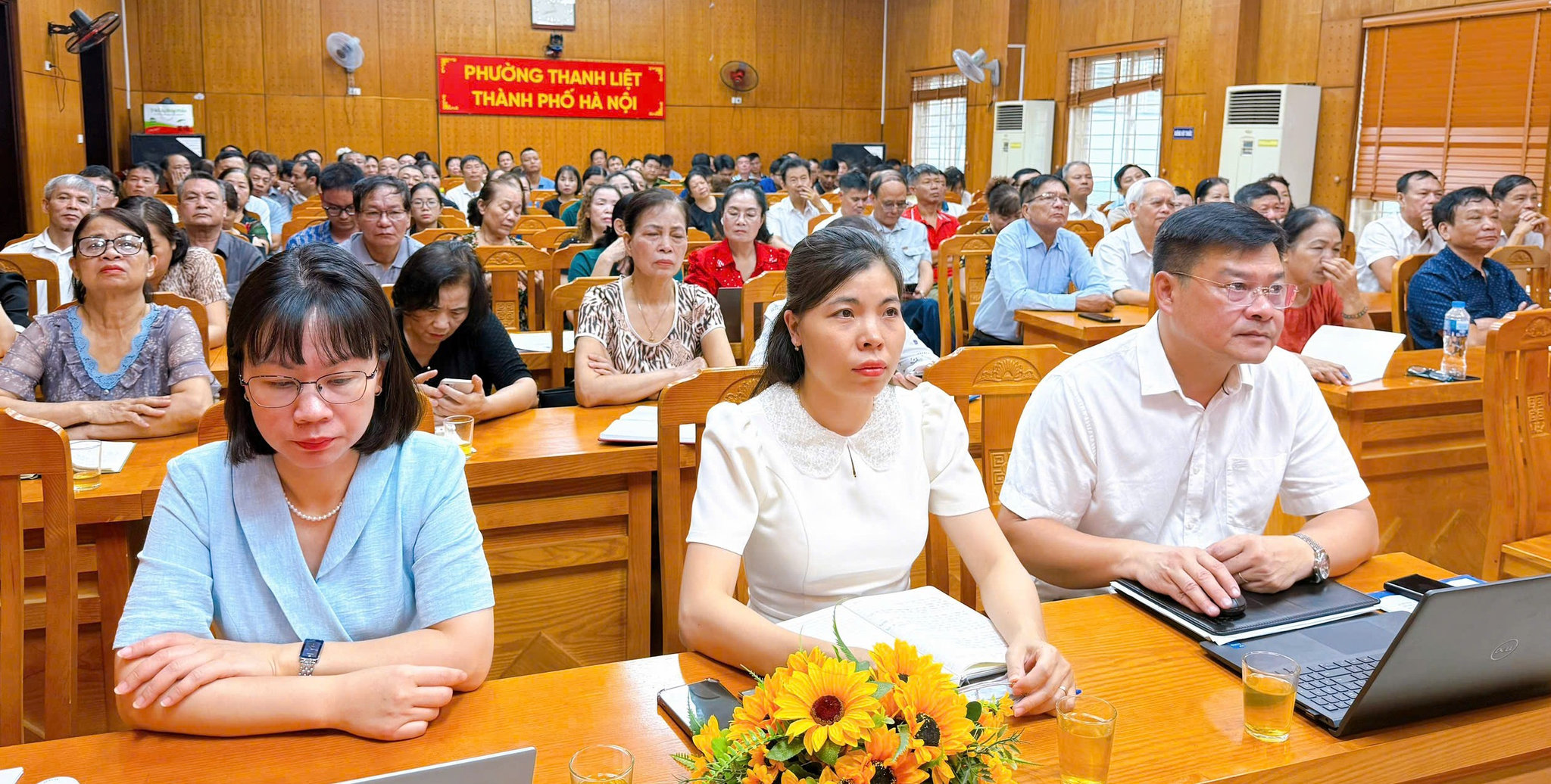 anh-2-cac-dai-bieu-tham-du.jpg