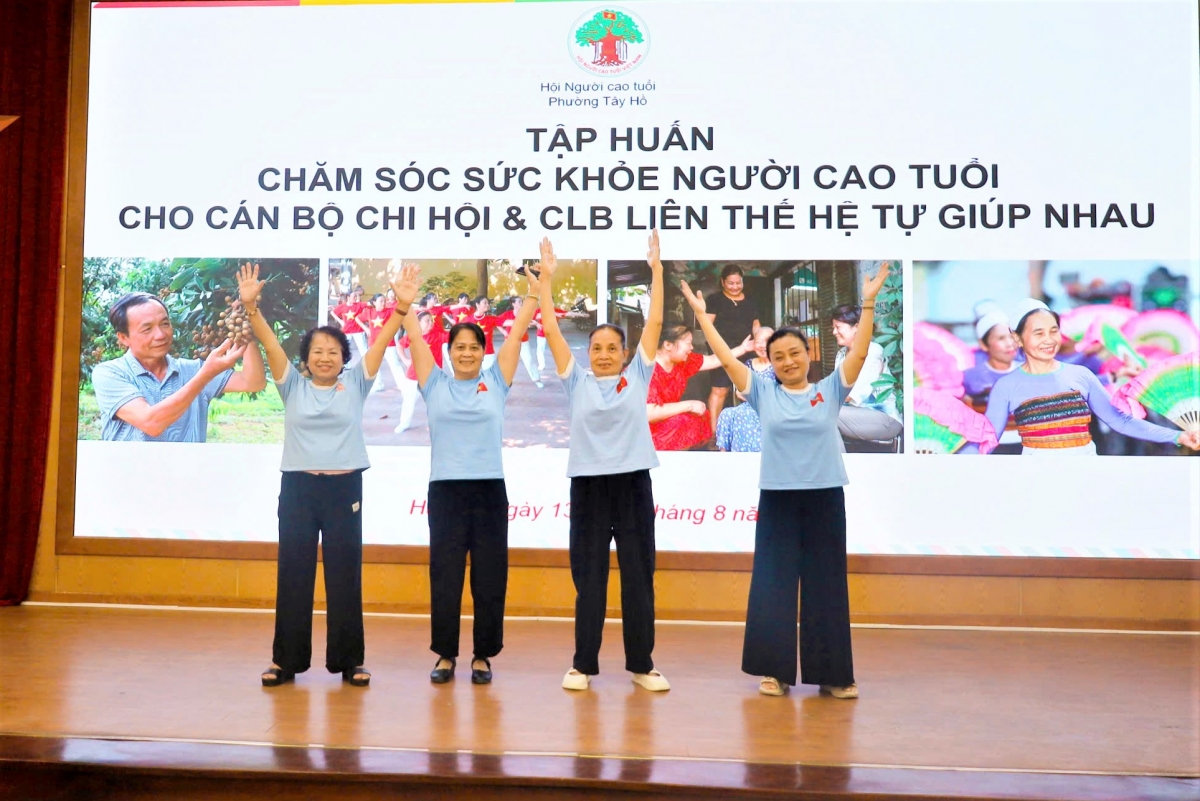 cac-hoc-vien-thuc-hanh-tai-lop-tap-huan20260813114452.jpg