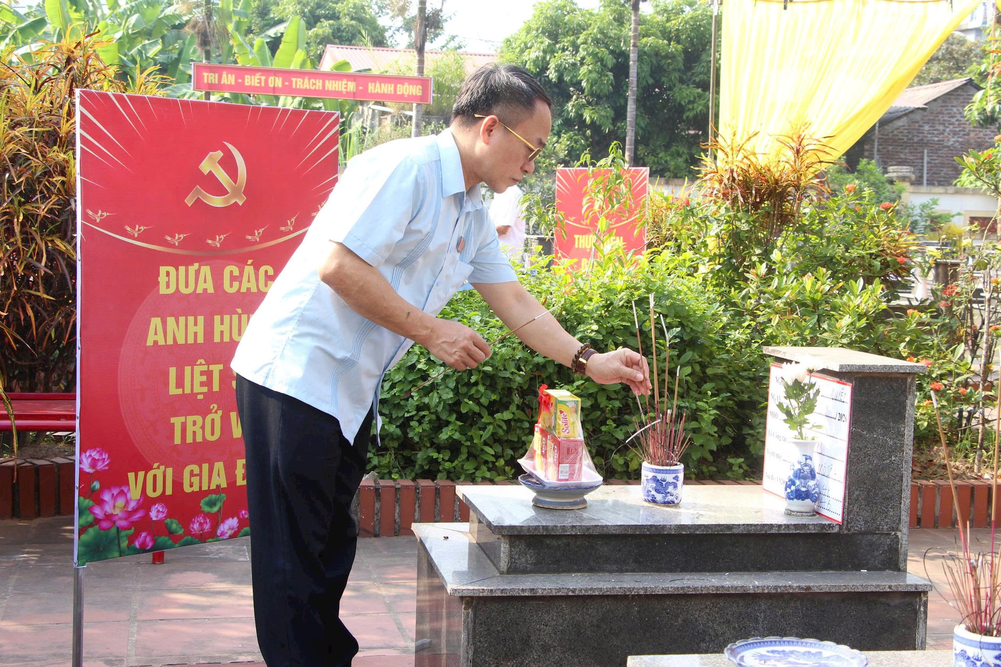 bi-thu-thap-huong.jpg
