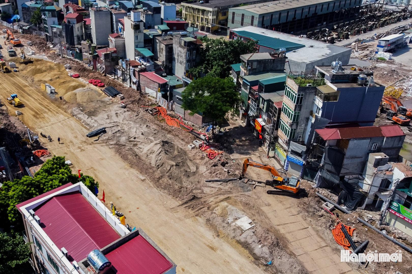 Dự án Vành đai 2,5, đoạn Nguyễn Trãi - Đầm Hồng khi hoàn thành sẽ góp phần từng bước hoàn thiện mạng lưới giao thông vành đai của Thủ đô, tăng khả năng kết nối giữa các khu vực, đồng thời chia sẻ lưu lượng cho những tuyến đường hiện hữu. Việc đẩy nhanh tiến độ, phấn đấu thông xe kỹ thuật vào dịp 10/10 không chỉ đáp ứng yêu cầu về tiến độ dự án mà còn tạo thêm động lực hoàn thiện hạ tầng giao thông, phục vụ nhu cầu đi lại của người dân.