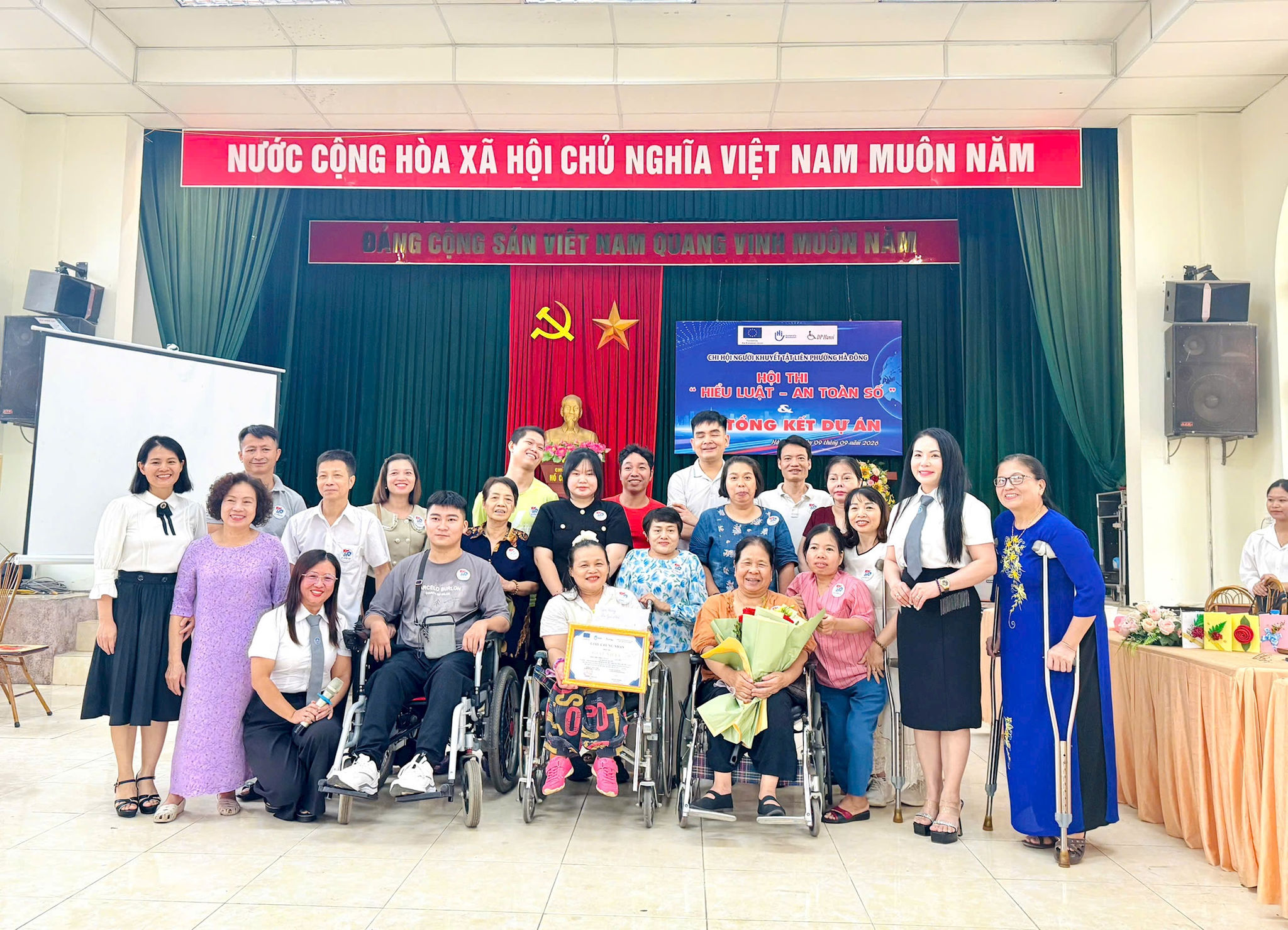 nhat.jpg