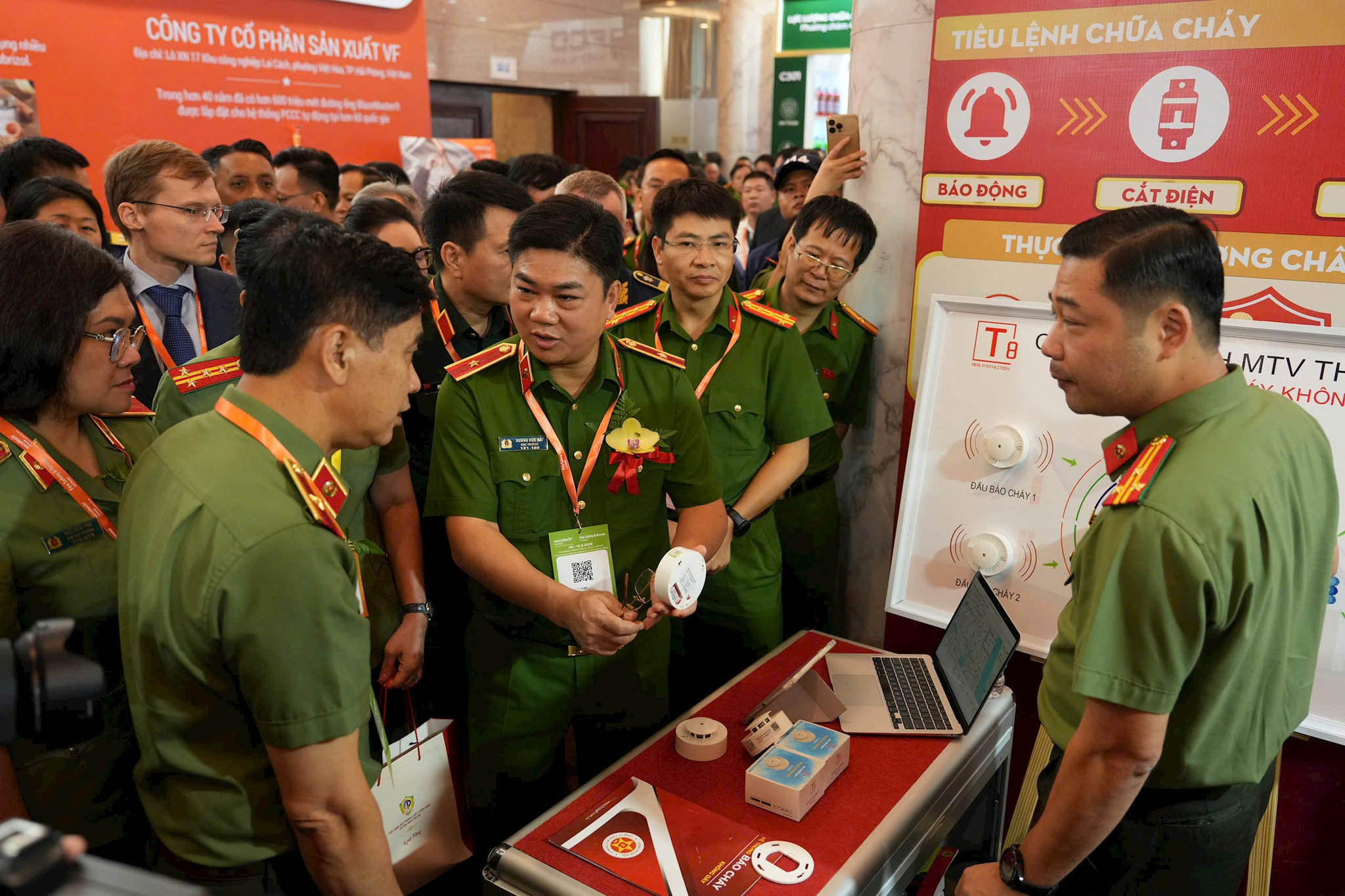 e03dd734-24d0-406a-83cc-d9506d8665ba.jpg