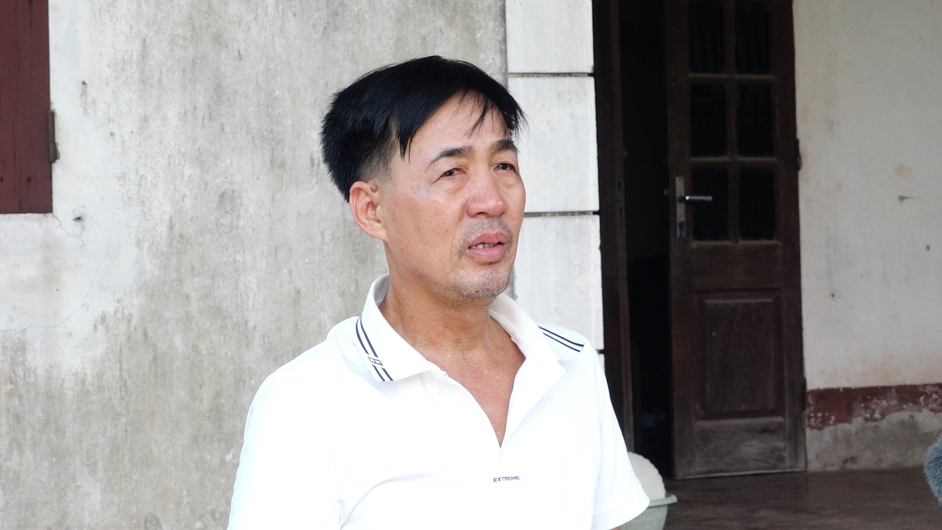 Ông Nguyễn Văn Thành, thôn Bồng Lai, chia sẻ nguyện vọng của người dân về phương án bồi thường, hỗ trợ và bố trí tái định cư tại chỗ, đồng thời bày tỏ sự đồng thuận với chủ trương phát triển của Nhà nước và địa phương. Ảnh: Đỗ D
