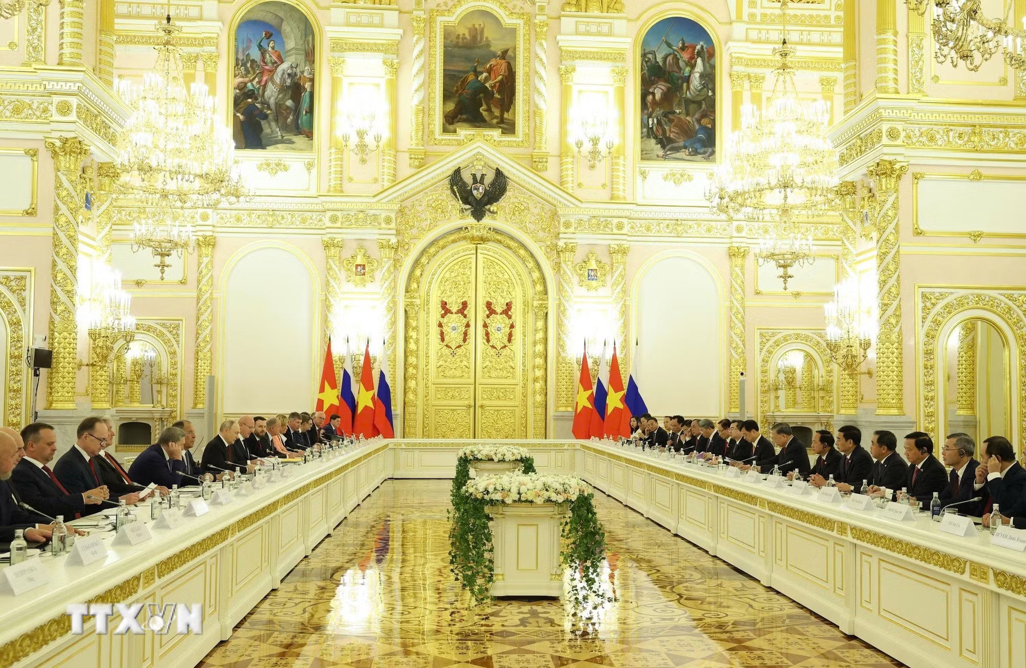 eluykndevbhyv3axltxguio-_ttxvn-tong-bi-thu-chu-tich-nuoc-to-lam-hoi-dam-voi-tong-thong-nga-vladimir-putin-9014195-2.jpg