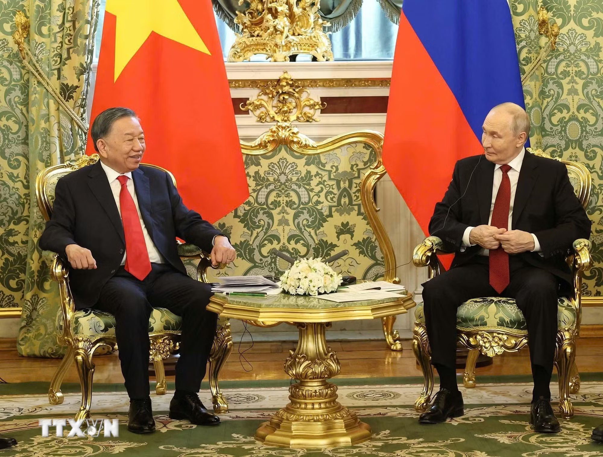 g64uht75ixyrsm-_ttxvn-tong-thong-nga-putin-chu-tri-le-don-tong-bi-thu-chu-tich-nuoc-to-lam-cung-phu-nhan-9013998-10.jpg