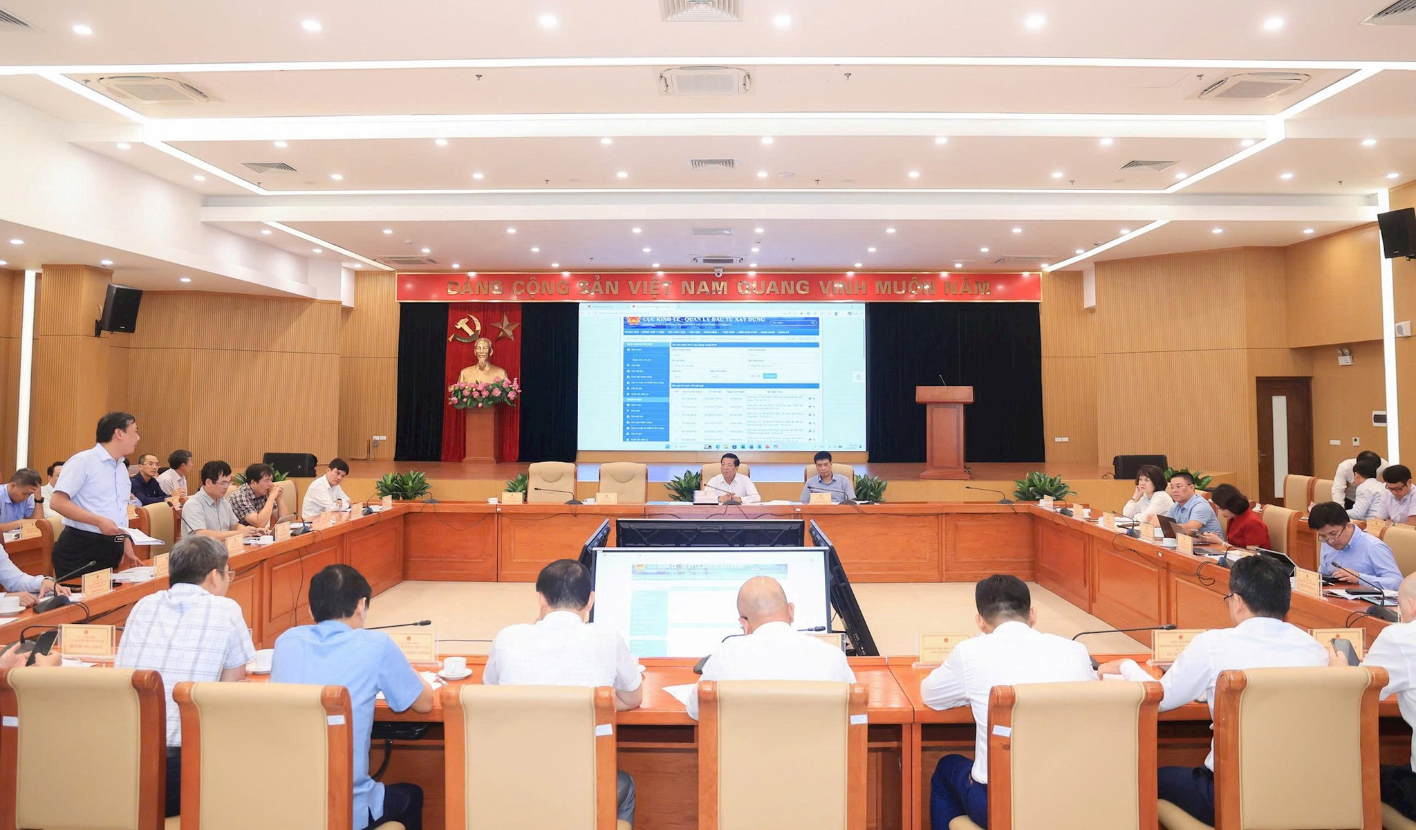 quang-canh-hoi-nghi.jpg