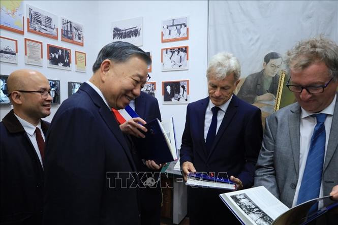 tuong-chu-tich-hcm-2.jpg