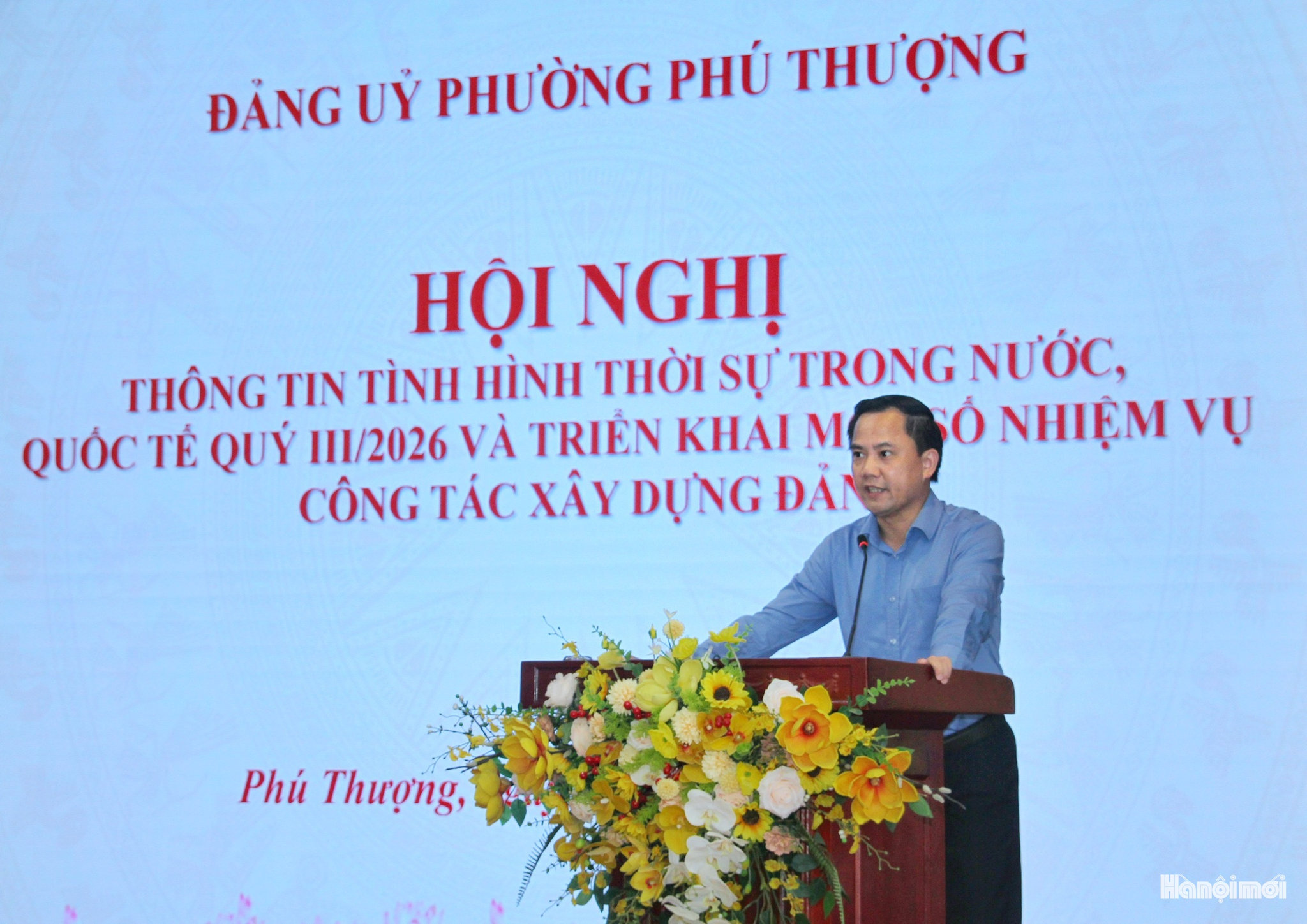PGS.TS Trần Thọ Quang, Vụ trưởng Vụ Công tác miền Trung - Tây Nguyên, Tạp chí Cộng sản thông tin tình hình thời sự trong nước và quốc tế tại hội nghị. Ảnh: Cao Kỳ