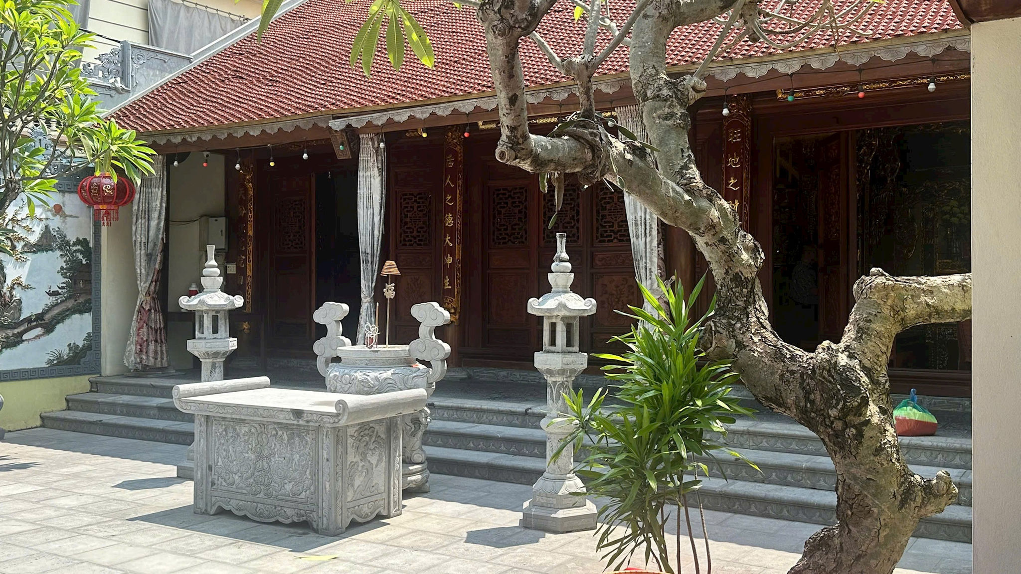 Nhà thờ Tổ thuốc nam tại thôn 4 Ninh Hiệp. Ảnh: Nguyễn Thu