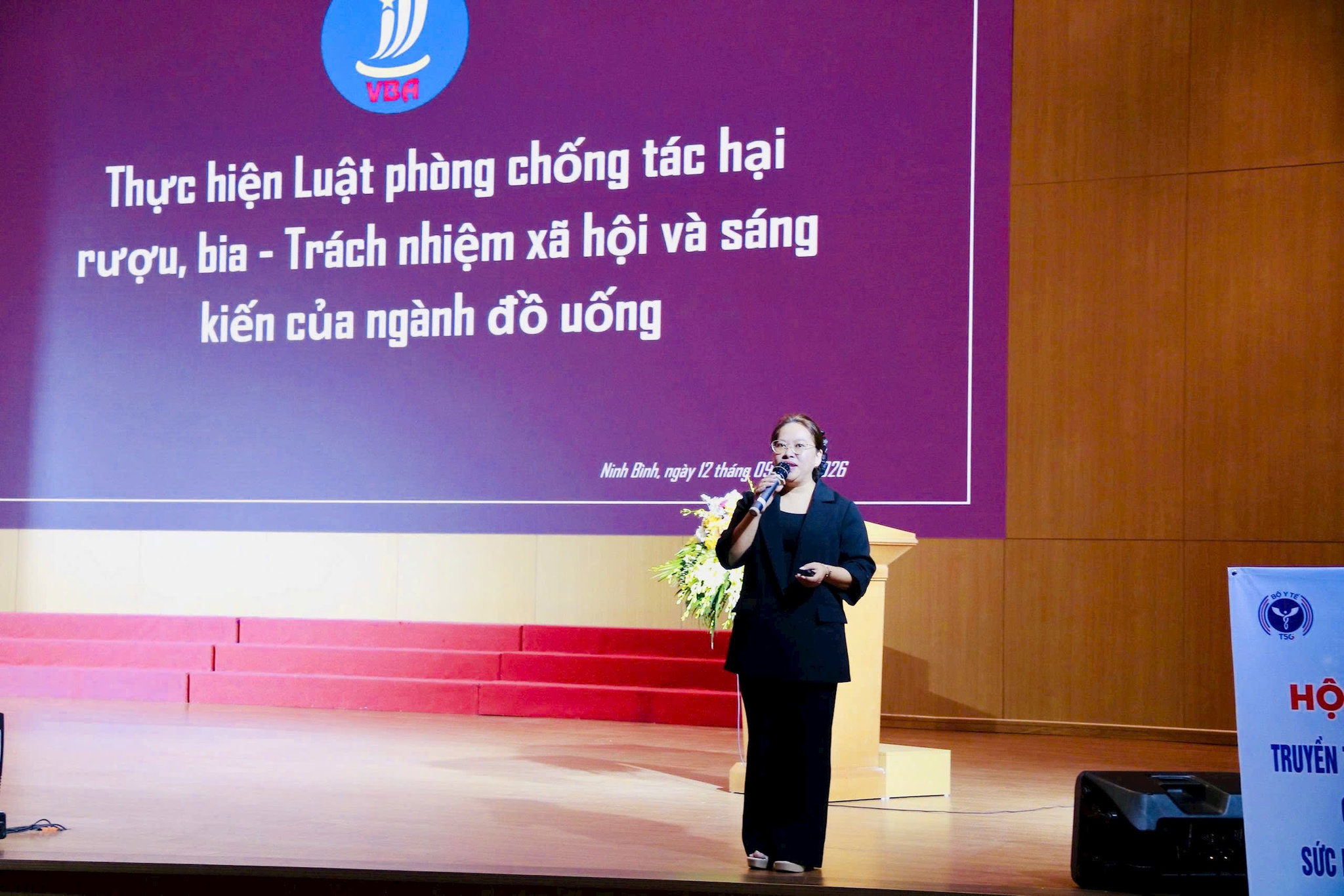 ba-trinh-thi-van-giang-pho-chu-tich-vba.jpg