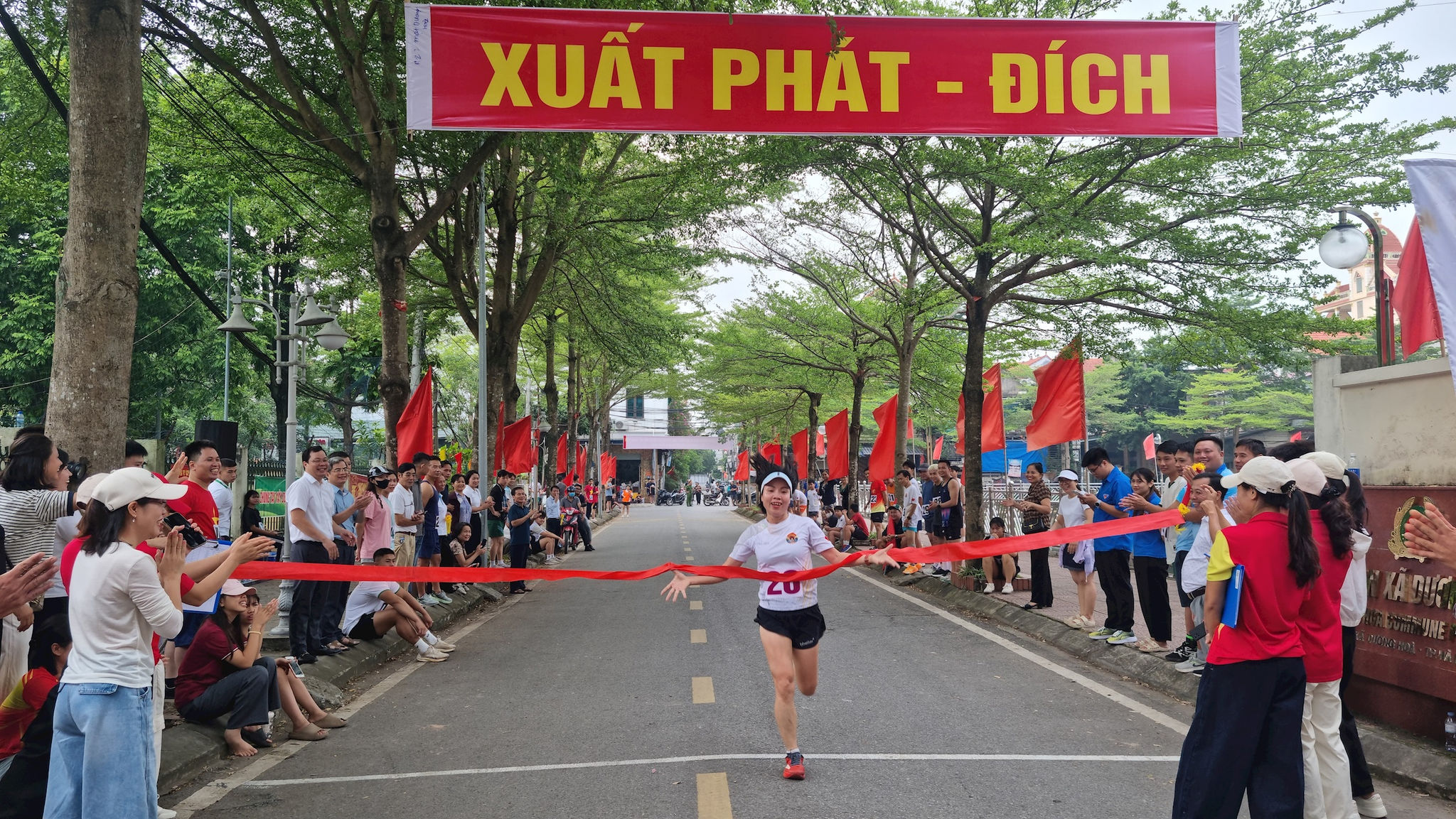 nhat-nu-chinh-duong-hoa.jpg