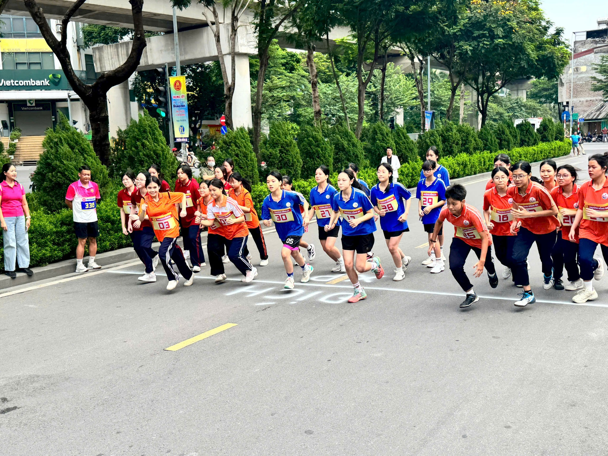 13-chay-nu-ptcs2.jpg