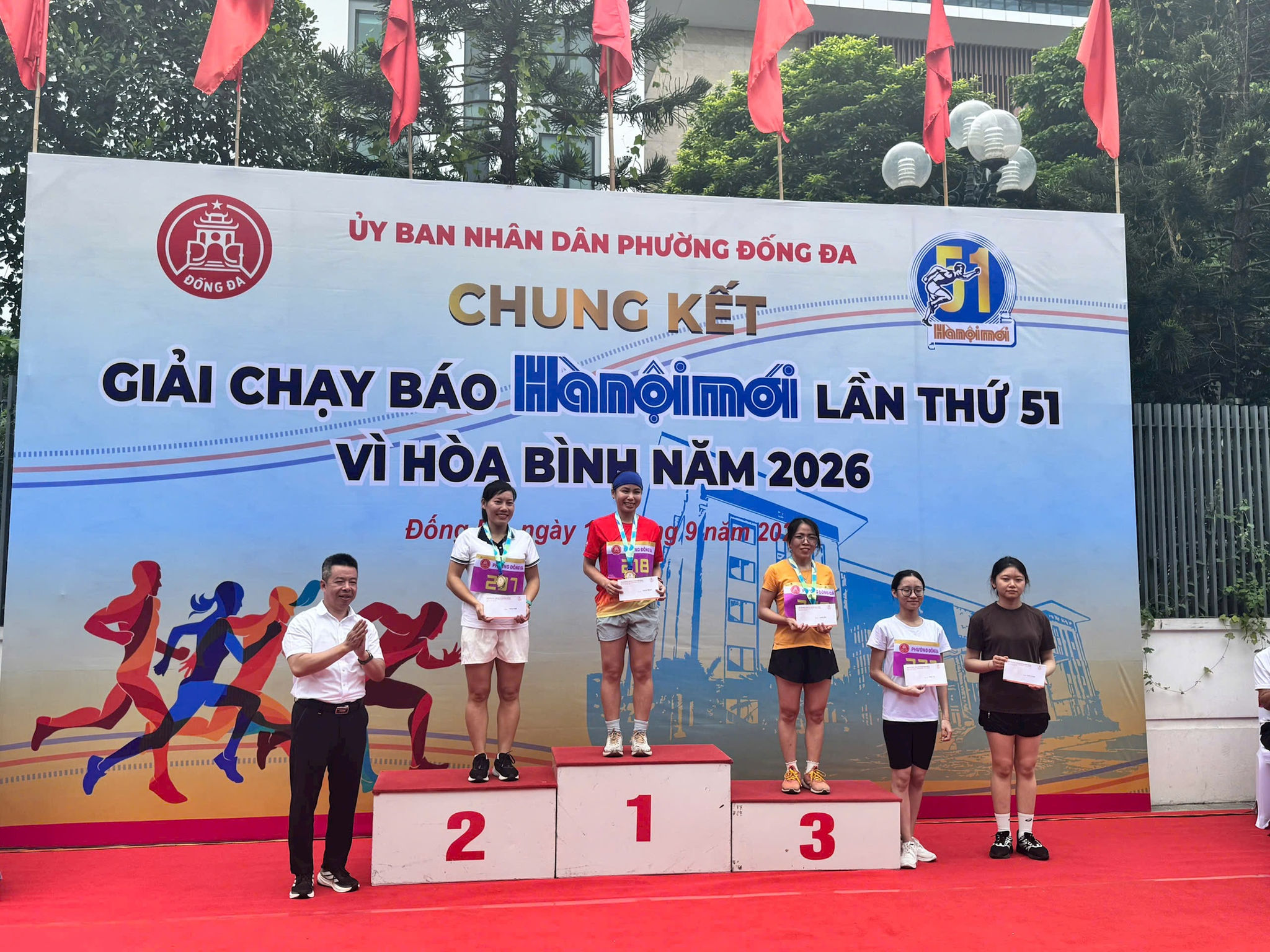 13-trao-giai-nu-cnvc.jpg