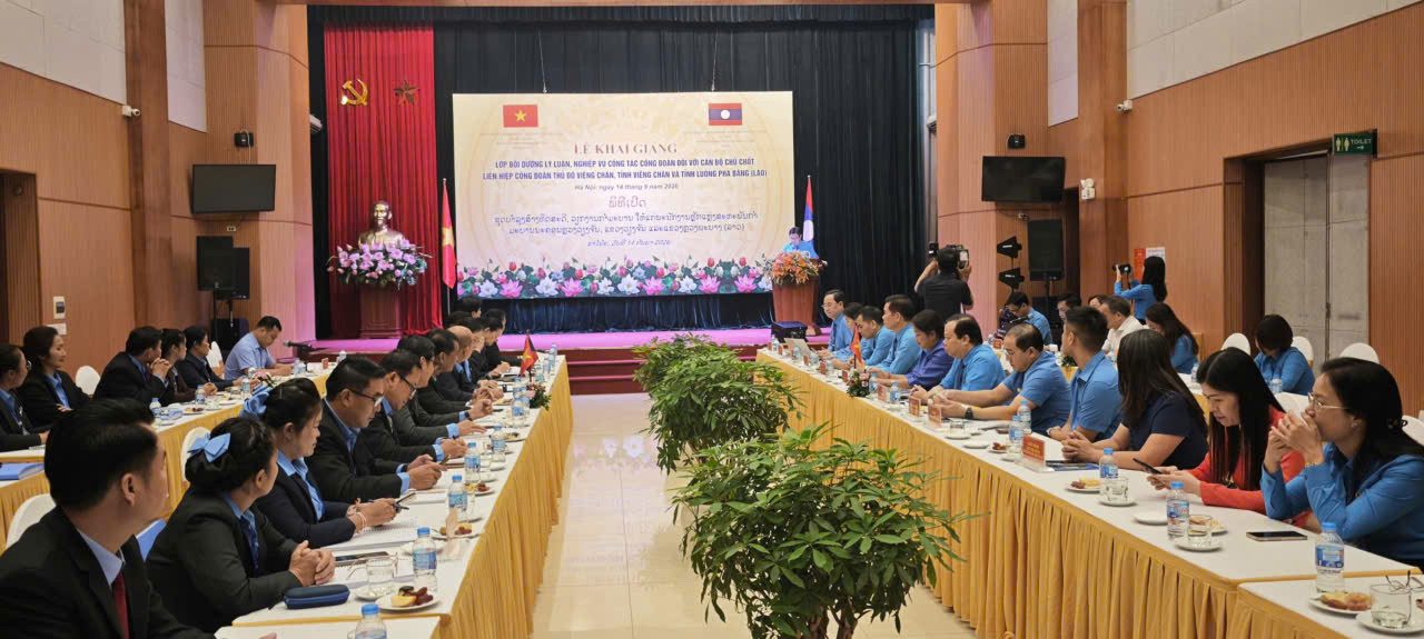 Bồi dưỡng lý luận nghiệp vụ công tác công đoàn cho cán bộ Lào