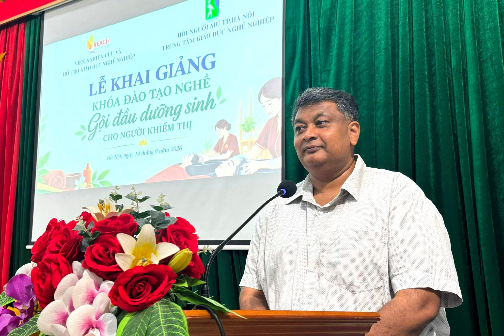 Ông Stanley Jones - Giám đốc chiến lược và phát triển chương trình (Viện Nghiên cứu và Hỗ trợ Giáo dục nghề nghiệp REACH) chia sẻ. Ảnh: Mai Hoa