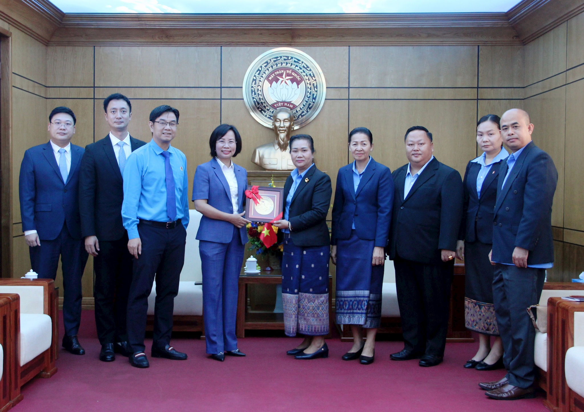 Hà Nội - Viêng Chăn tăng cường hợp tác, chăm lo cho người lao động