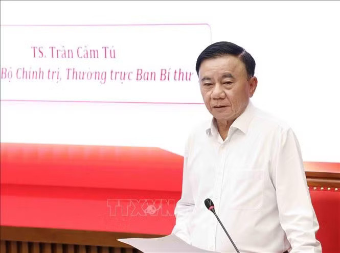Thường trực Ban Bí thư Trần Cẩm Tú truyền đạt chuyên đề bồi dưỡng kiến thức đối với Ủy viên Trung ương Đảng khóa XIV. Ảnh: Phương Hoa/TTXVN