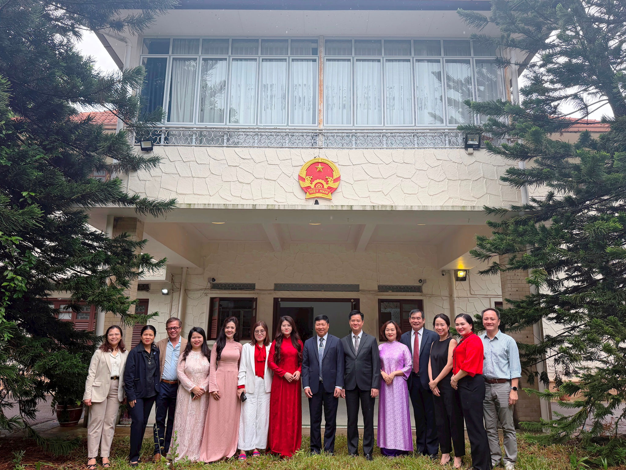 Đoàn công tác Ban Chỉ đạo Cuộc vận động “Người Việt Nam ưu tiên dùng hàng Việt Nam” thăm, làm việ tại Singapore. Ảnh: PV.